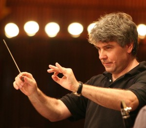 O maestro é diretor musical da Orquestra de Câmara de Friuli Venezia Giulia, diretor artístico do Festival Villa Codelli em Mossa e principal maestro convidado da Orquestra Cantelli, da Filarmônica Vêneta e da Orquestra Pró Música de Salzburgo - Foto: Fernando Dantas