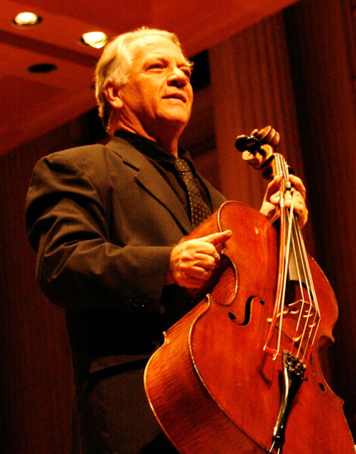 Antonio Del Claro executa Concerto para Violoncelo, de Claudio Santoro